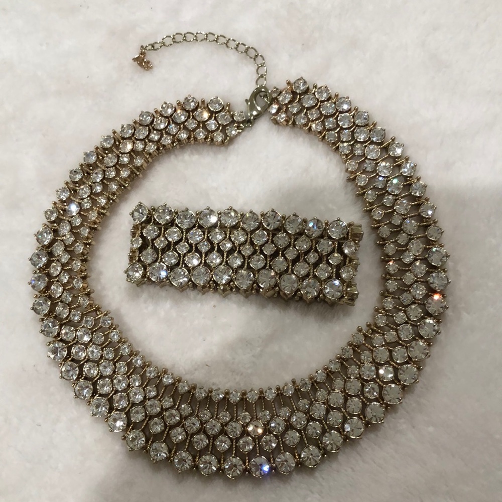 Gold necklace and bracelet with no tags but looks new